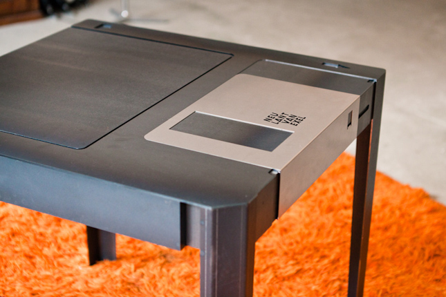 Floppytable-table-disquette-1-lecatalog.com