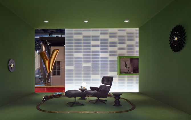 Eames-lounge-chair-black-edition-vitra-lecatalog.com