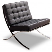 La chaise Barcelone de Ludwig Mies van der Rohe sous toutes ses coutures.