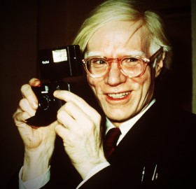 Une porte ouverte sur des archives exclusives d'Andy Warhol.