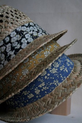 Les Chapeaux de l'été par les Cinq Lunes.