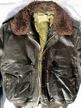 Une Flight Jacket Vintage de chez Schott.