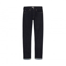 Le Jean Selvedge Slim de chez Uniqlo.