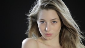 Et Dieu créa Karen Napoly