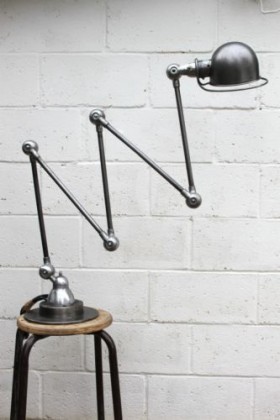 Une Lampe Jielde 5 bras.