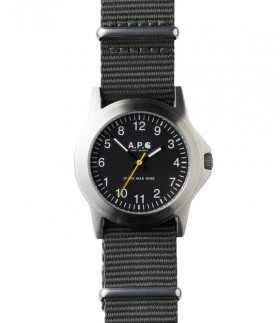 La montre Militaire par Carhartt et A.P.C..
