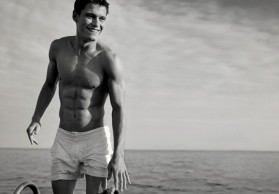 Orlevar Brown, du beachwear so british.