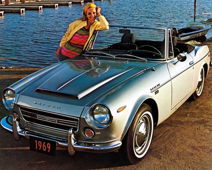 1969-Datsun-2000-Roadster